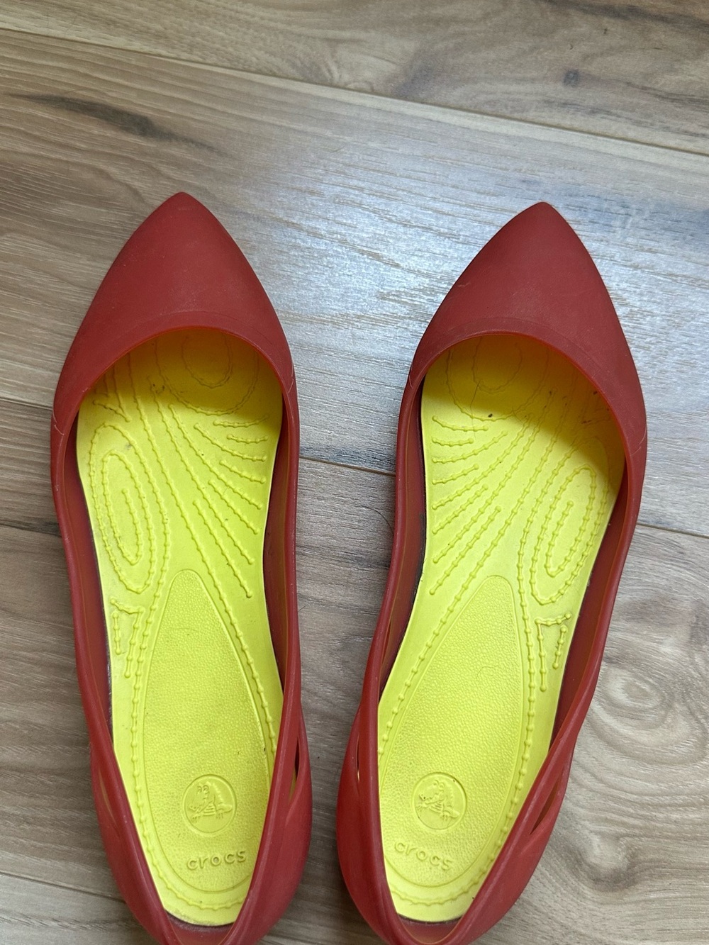 Crocs Rio Pointed Toe Ballet Flats Red Yellow Neon Womens Size 6 Slip On Jelly